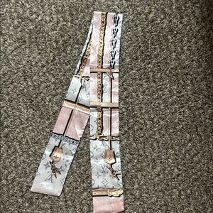 Source Unknown Pink Gray White Chain Print Silk Scarf Wrap